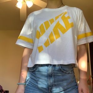 white and yellow nike tee